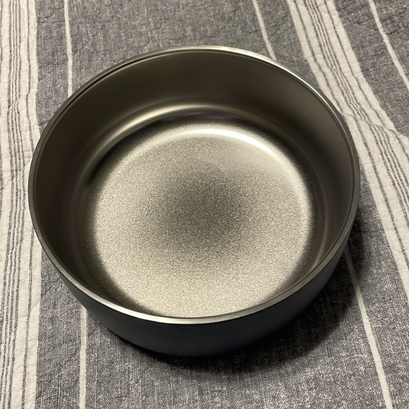 New 8 cup stainless steel insulated dog bowl by Simple Modern - Picture 2 of 3
